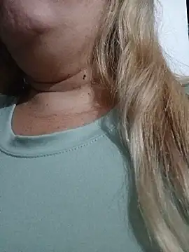 Snapshot of EllisW8 chatting on 06-17-26, 12:11 EllisW8 online show from 06-17-26, 12:11