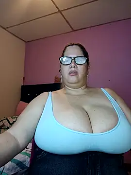 Snapshot of EllisW8 chatting on 04-01-26, 12:28 EllisW8 online show from 04-01-26, 12:28