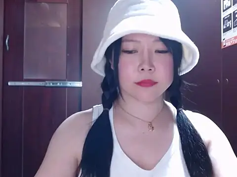 NATINATU252525 online show from 11-28-25, 01:55