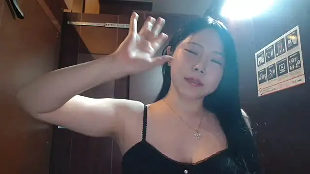 Snapshot of NATINATU252525 chatting on 03-15-26, 12:34 NATINATU252525 online show from 03-15-26, 12:34