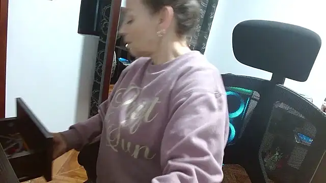 Snapshot of asleycavta chatting on 01-17-26, 10:24 asleycavta online show from 01-17-26, 10:24