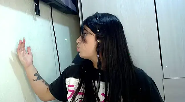 Snapshot of katery_wok11 chatting on 02-22-25, 01:11 katery wok11 online show from 02-22-25, 01:11