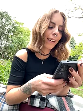 Mia Railey online show from 10-22-25, 02:05