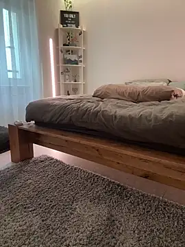 Mia Railey online show from 12-15-25, 02:45