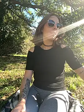 Mia Railey online show from 10-24-25, 01:10
