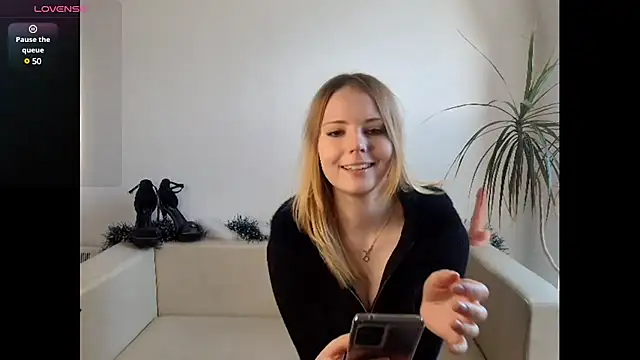 Frosty Princess online show from 12-08-24, 01:03