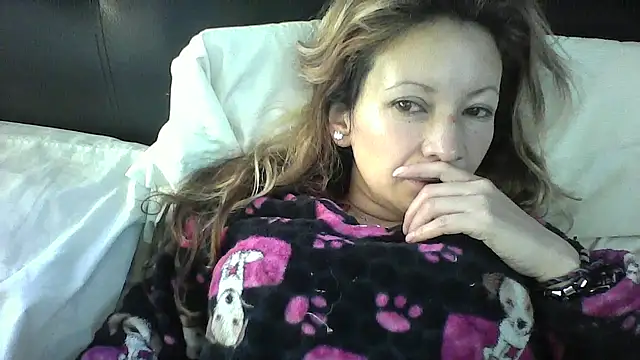 Snapshot of Paulita_x3 chatting on 03-22-25, 11:32 Paulita x3 online show from 03-22-25, 11:32