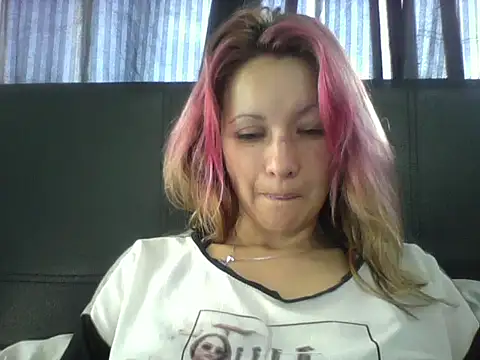 Snapshot of Paulita_x3 chatting on 02-06-25, 01:10 Paulita x3 online show from 02-06-25, 01:10