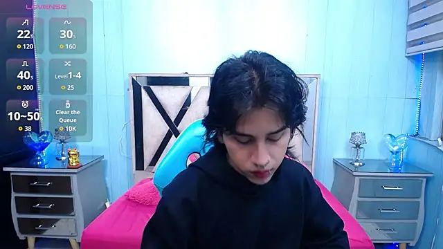 Snapshot of alex_477 chatting on 06-08-26, 11:33 alex 477 online show from 06-08-26, 11:33