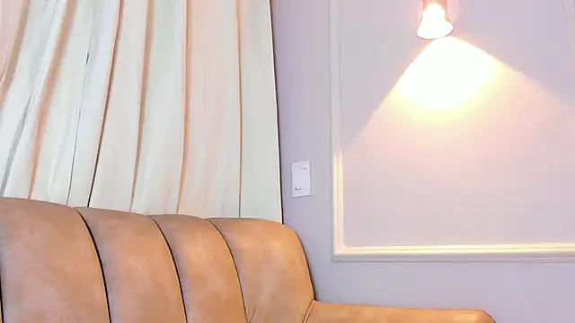 Snapshot of Lia_walton chatting on 12-17-25, 12:10 Lia walton online show from 12-17-25, 12:10