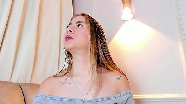 Snapshot of Lia_walton chatting on 12-22-25, 12:05 Lia walton online show from 12-22-25, 12:05