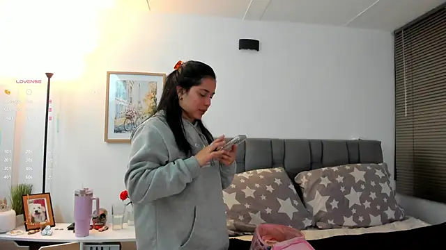 Snapshot of Gigi-bom chatting on 12-21-25, 01:41 Gigi-bom online show from 12-21-25, 01:41