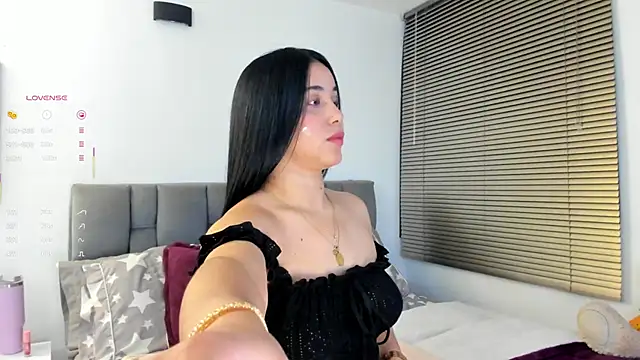 Snapshot of Gigi-bom chatting on 02-19-26, 12:07 Gigi-bom online show from 02-19-26, 12:07