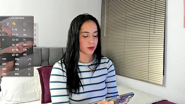 Snapshot of Gigi-bom chatting on 11-22-25, 12:10 Gigi-bom online show from 11-22-25, 12:10