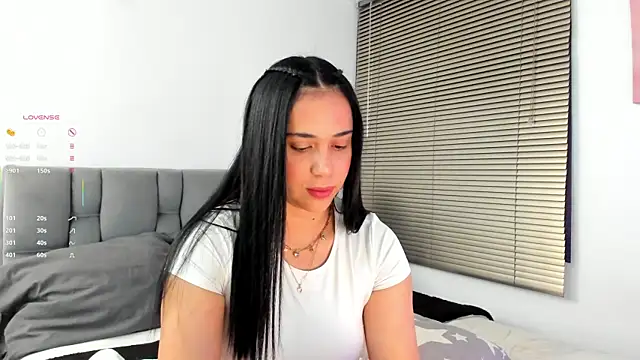 Snapshot of Gigi-bom chatting on 12-23-25, 12:00 Gigi-bom online show from 12-23-25, 12:00