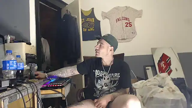 Snapshot of sledge901 chatting on 02-20-25, 08:39 sledge901 online show from 02-20-25, 08:39