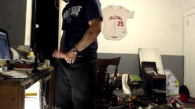 Snapshot of sledge901 chatting on 10-18-25, 01:07 sledge901 online show from 10-18-25, 01:07