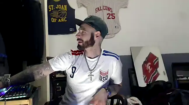 Snapshot of sledge901 chatting on 02-02-25, 01:41 sledge901 online show from 02-02-25, 01:41