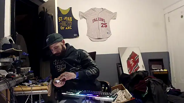 Snapshot of sledge901 chatting on 02-02-25, 02:17 sledge901 online show from 02-02-25, 02:17