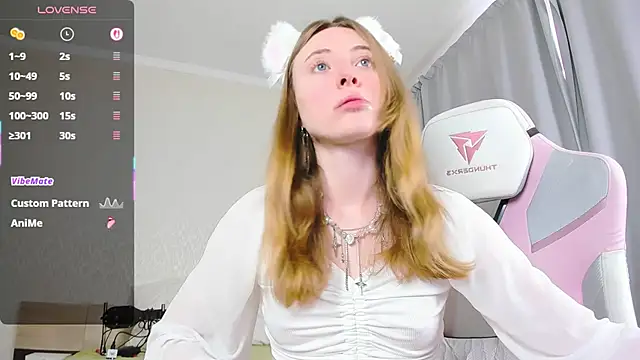 Snapshot of Cowell_Adelina chatting on 10-18-25, 10:06 Cowell Adelina online show from 10-18-25, 10:06