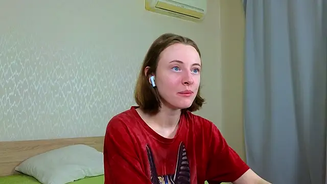 Snapshot of Cowell_Adelina chatting on 04-27-26, 09:29 Cowell Adelina online show from 04-27-26, 09:29