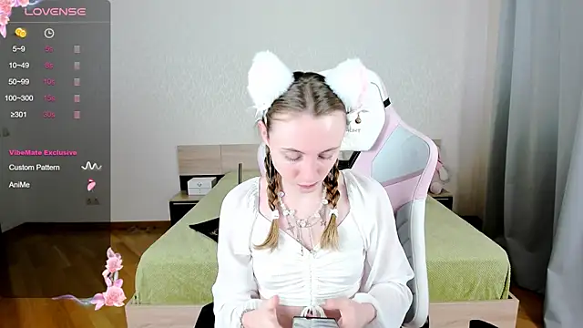 Snapshot of Cowell_Adelina chatting on 09-15-25, 09:32 Cowell Adelina online show from 09-15-25, 09:32