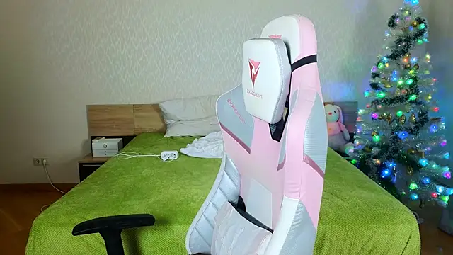 Cowell Adelina online show from 12-21-25, 09:33