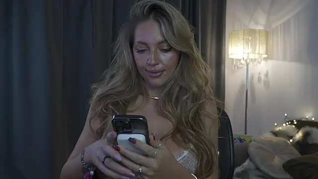 JoanneGG online show from 11-16-25, 06:07