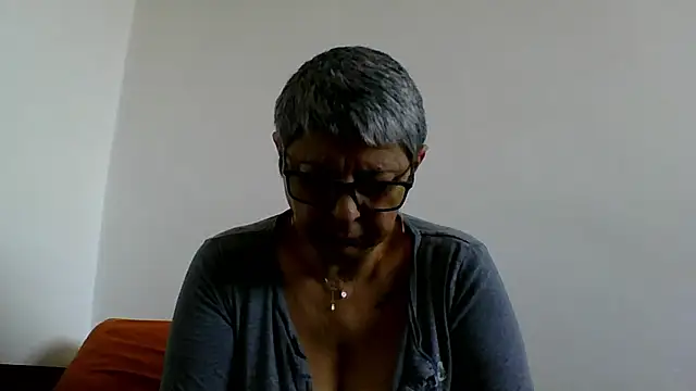 roseblak42 online show from 01-12-26, 09:49