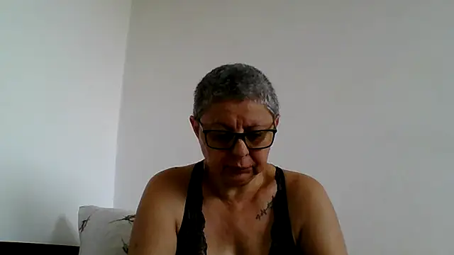 roseblak42 online show from 07-02-26, 03:51
