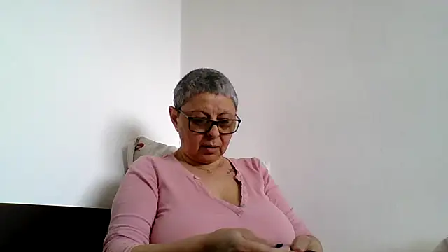 Snapshot of roseblak42 chatting on 04-24-26, 09:00 roseblak42 online show from 04-24-26, 09:00