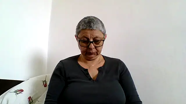 Snapshot of roseblak42 chatting on 05-01-26, 12:43 roseblak42 online show from 05-01-26, 12:43