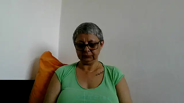 Snapshot of roseblak42 chatting on 05-18-26, 09:58 roseblak42 online show from 05-18-26, 09:58