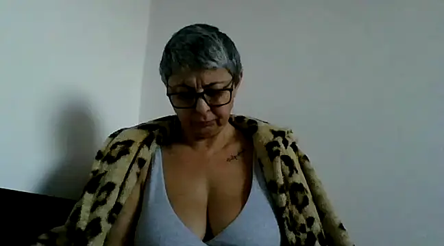 Snapshot of roseblak42 chatting on 03-09-25, 03:27 roseblak42 online show from 03-09-25, 03:27