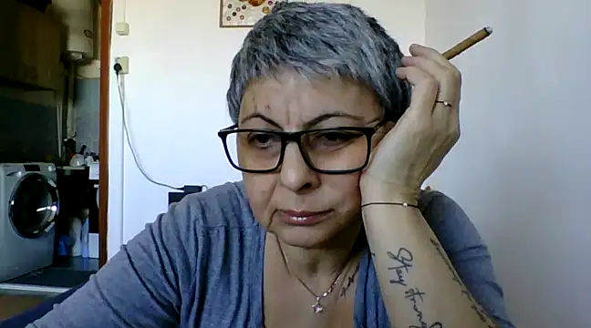 Snapshot of roseblak42 chatting on 03-20-25, 02:21 roseblak42 online show from 03-20-25, 02:21