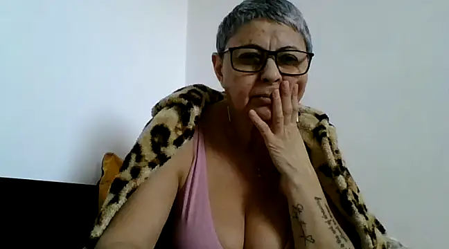 Snapshot of roseblak42 chatting on 02-21-25, 02:16 roseblak42 online show from 02-21-25, 02:16