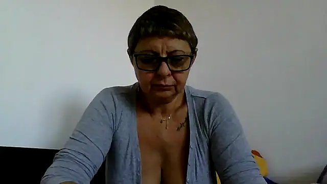 Snapshot of roseblak42 chatting on 10-23-25, 01:43 roseblak42 online show from 10-23-25, 01:43