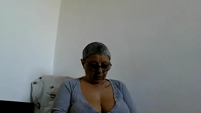Snapshot of roseblak42 chatting on 04-26-26, 02:03 roseblak42 online show from 04-26-26, 02:03