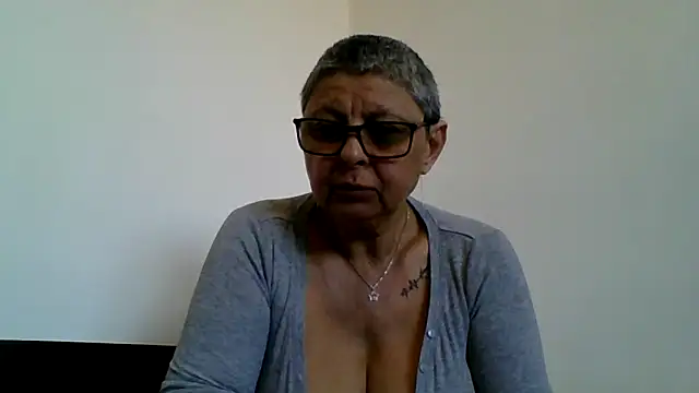 Snapshot of roseblak42 chatting on 04-19-26, 04:08 roseblak42 online show from 04-19-26, 04:08