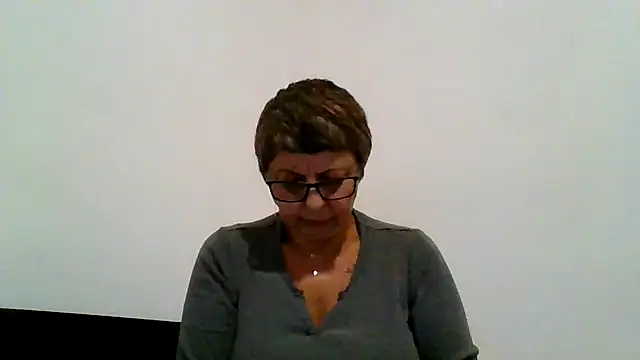 roseblak42 online show from 11-05-25, 03:48