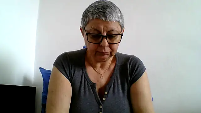 Snapshot of roseblak42 chatting on 05-08-26, 10:30 roseblak42 online show from 05-08-26, 10:30