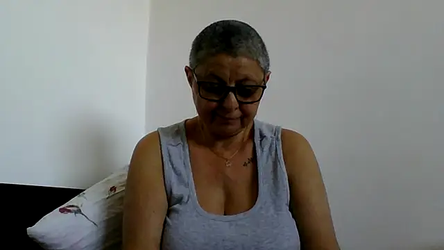 roseblak42 online show from 06-17-26, 01:54