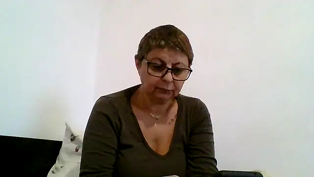 Snapshot of roseblak42 chatting on 10-13-25, 02:40 roseblak42 online show from 10-13-25, 02:40