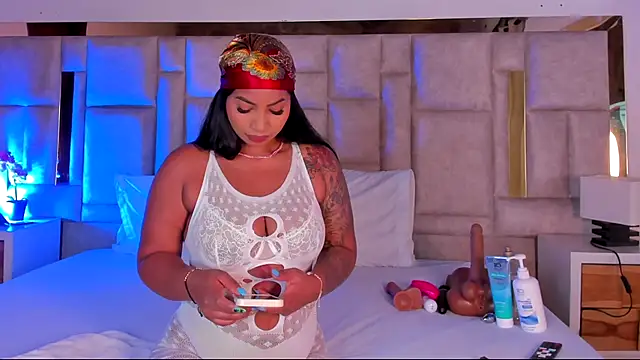 Miss Abigail  online show from 11-24-25, 01:11