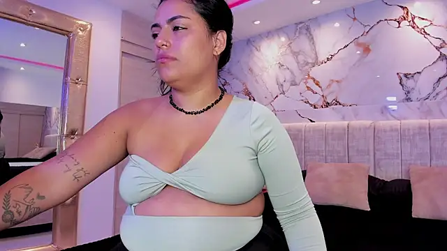 kiana cream online show from 11-08-25, 11:25