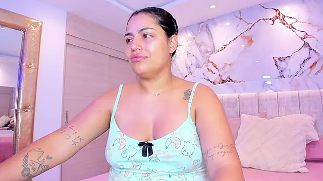 kiana cream online show from 11-30-25, 02:07