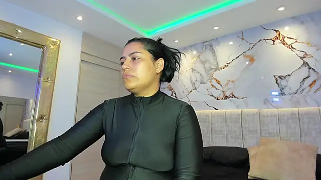 kiana cream online show from 11-10-25, 11:26