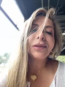  Abril-Office1 online show from 10-09-25, 03:34