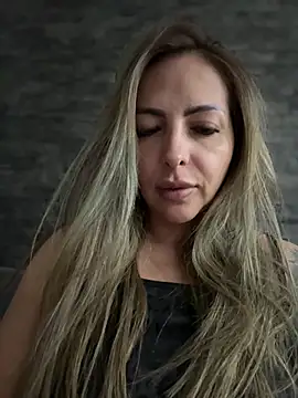  Abril-Office1 online show from 02-15-26, 02:12