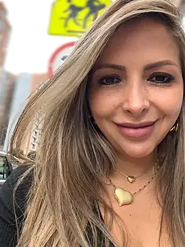  Abril-Office1 online show from 10-10-25, 03:24